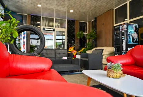 Point S Търговище waiting area